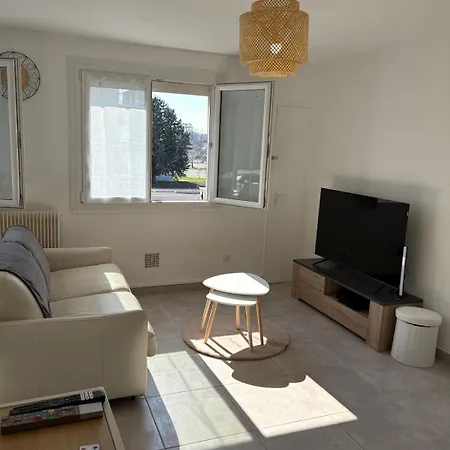 Cozy Parking Prive Centre Apartment Meyzieu