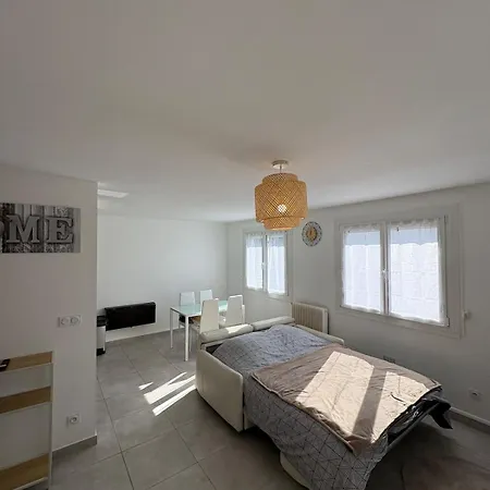 Cozy Parking Prive Centre Apartment Meyzieu